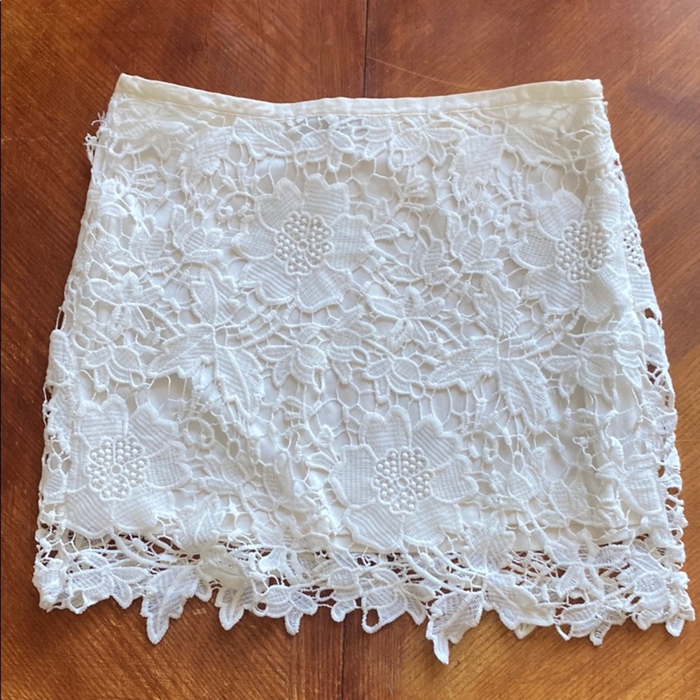 White Islet Skirt
